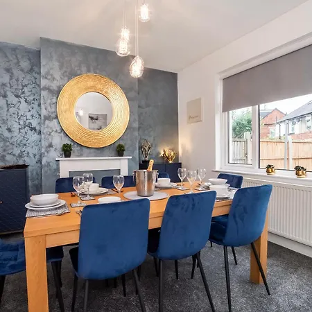 Stylish Hot Tub House Dom wakacyjny