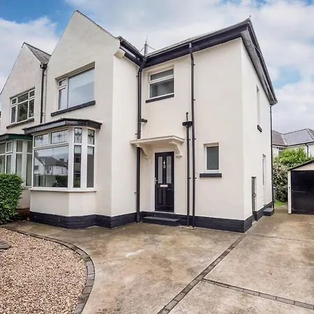 Stylish Hot Tub House Dom wakacyjny