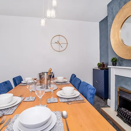 Stylish Hot Tub House Dom wakacyjny