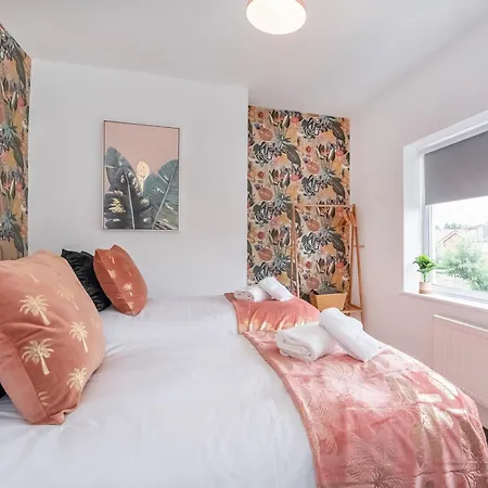 Stylish Hot Tub House Holiday home *