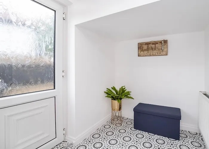 Dom wakacyjny Stylish Hot Tub House