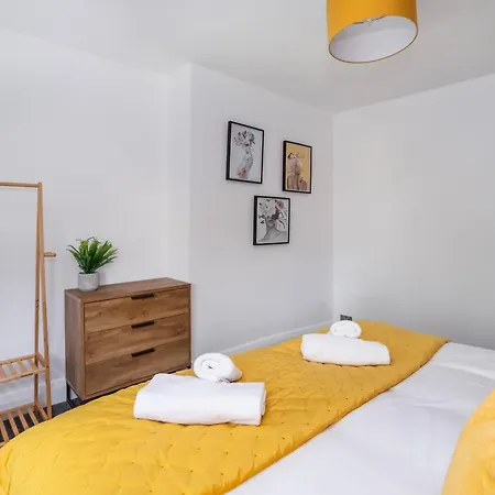 Stylish Hot Tub House ヨーク
